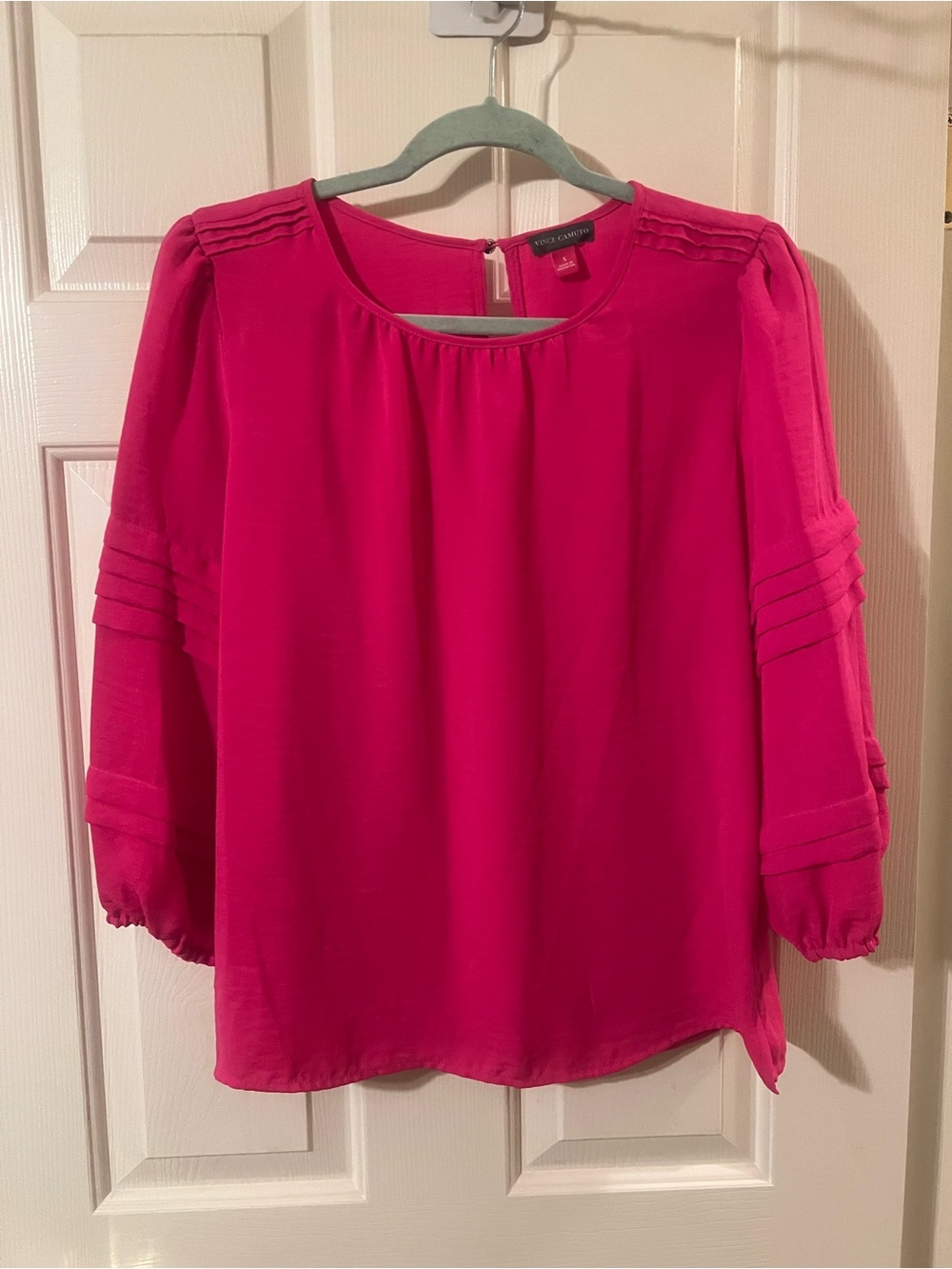 NWOT Women’s Vince Camuto Barbiecore Pink Pleated 3-4 Sleeve Blouse Size Small